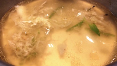 关闭sukiyaki在火锅晚餐美味