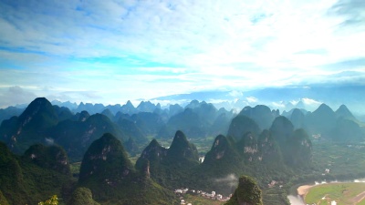桂林清晨的群山