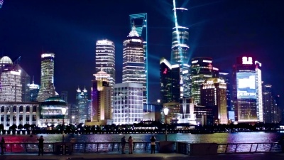 夜晚的上海河畔