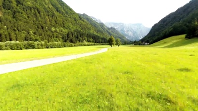穿越山谷的空中风景道