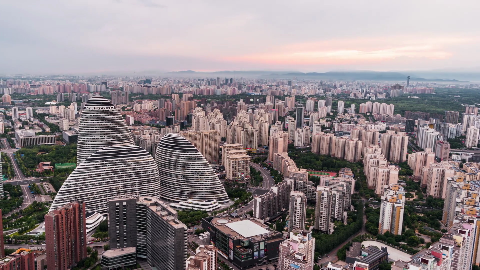 T/L PAN北京天际线高角度视图/北京，中国