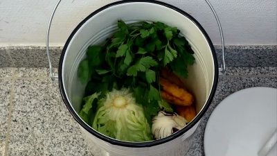 SLO MO T/L保存仍然可食用的食物(反向运动)