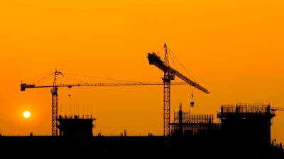 日落时的建筑工地