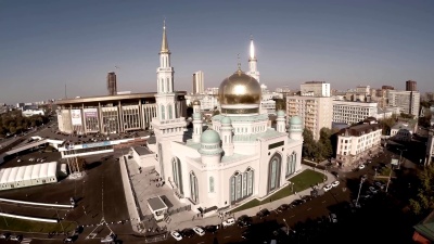 莫斯科大教堂清真寺的空中拍摄。俄罗斯的新宗教建设。欧洲最大的。独特的空中四轴飞行器镜头。莫斯科大教堂清真寺，俄罗斯。莫斯科的主要清真寺，新的地标。