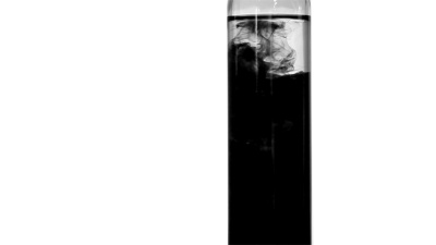 水中黑墨水