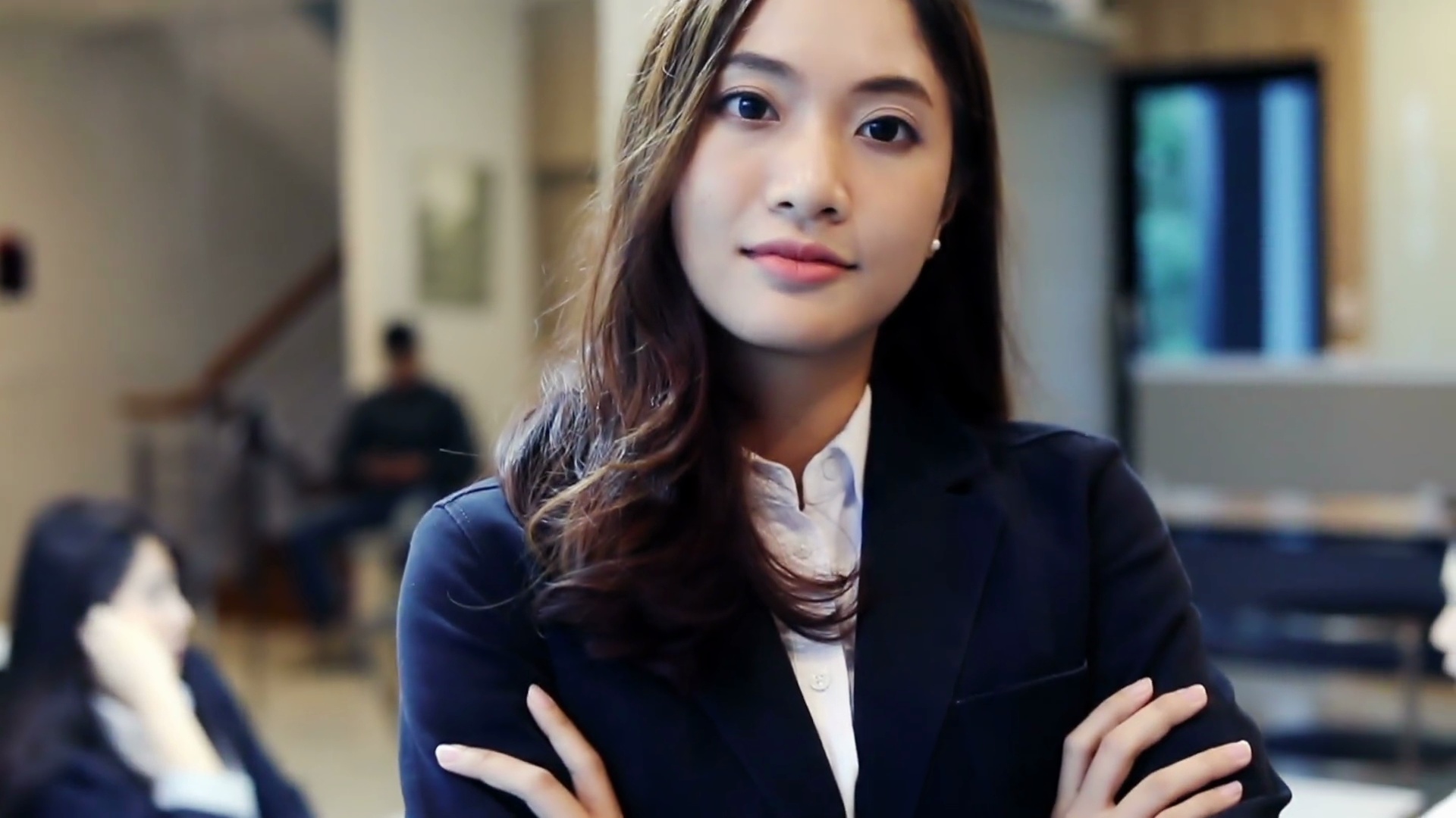 商业女性为工作而微笑