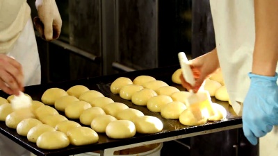 用釉涂包子