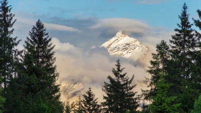 意大利日落时分的白云石山峰