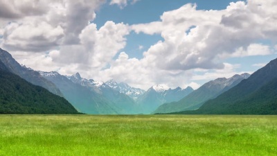 绿野和山蓝天