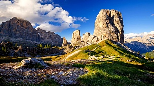 意大利，白云石阿尔卑斯山，日落时分五托里山峰顶的延时摄影