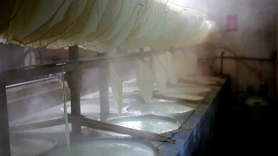中国传统食品车间豆浆煮干豆皮
