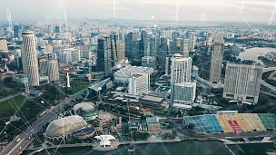 鸟瞰新加坡现代城市和通讯网络，智慧城市。物联网。信息通信网。传感器网络。智能电网。概念抽象。