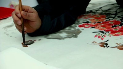 中国艺术家用毛笔画中国画，实时。