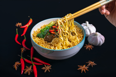 美食系列写实碗装泡面拌面过程