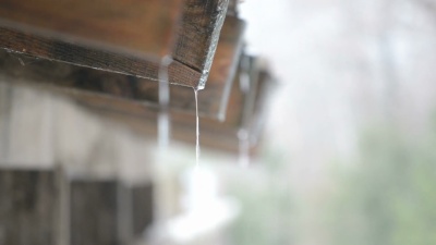 屋顶滴水