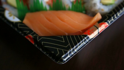 生食和熟食配料制作的新鲜寿司卷视频