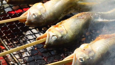 烤甜鱼的特写