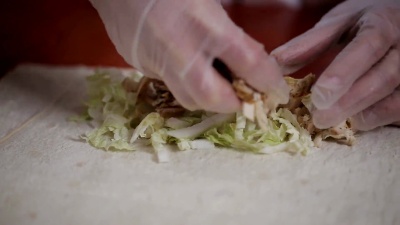 传统牛肉蔬菜手工包装