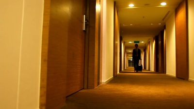 高清:商人来了。