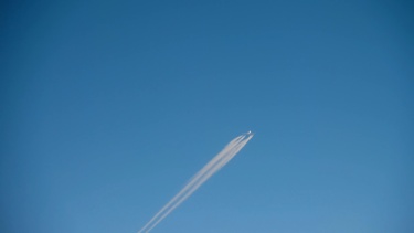 高空飞行的客机