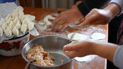 包饺子