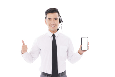 戴着耳机人物系列实景一手拿耳机一手做点赞手势的客服