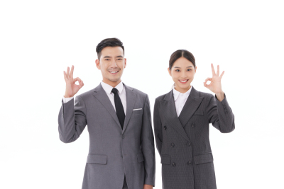 人物系列实景单手举起做ok手势的职业人士