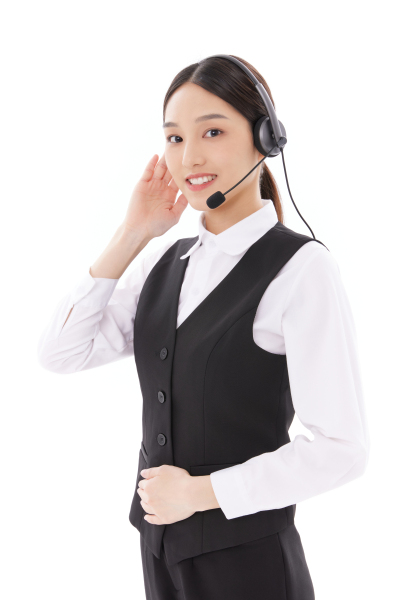 人物系列实景手扶耳机的年轻女性客服