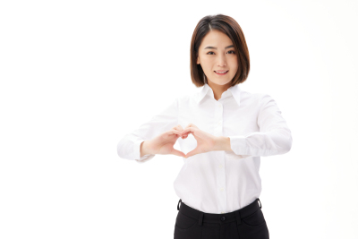 人物系列双手比心的职业女性