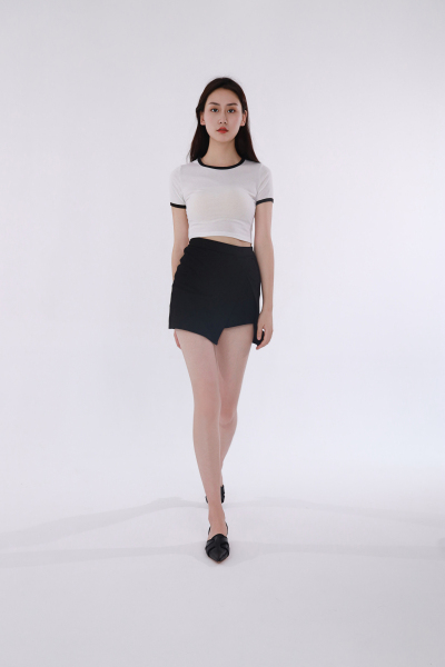 人物系列写实服装模特的鞋服摆拍正面全身照