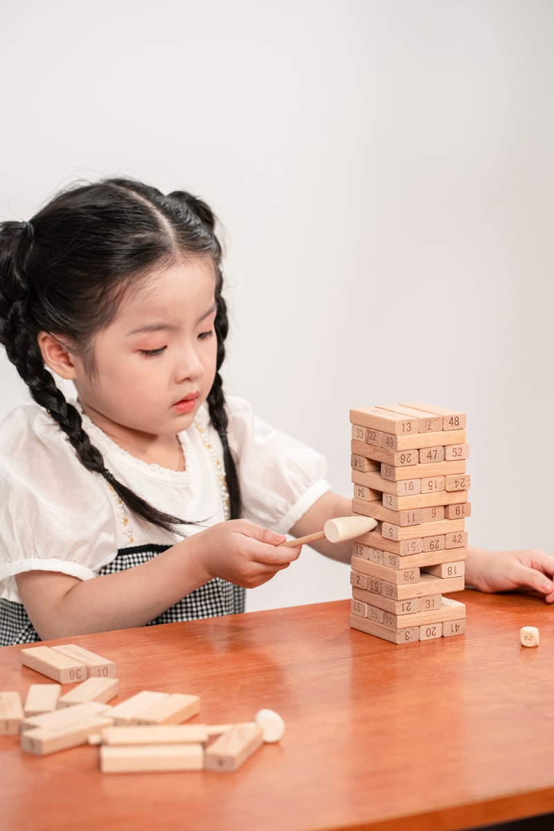 人物系列小女孩在玩积木玩具