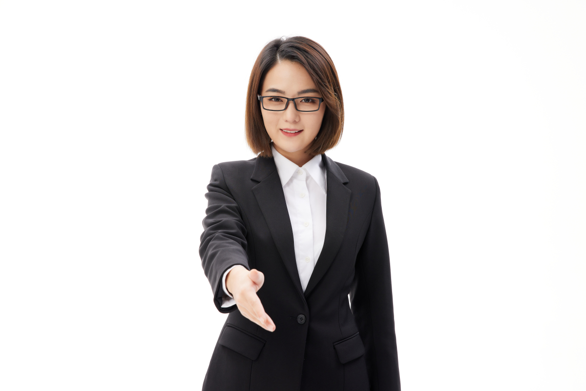 人物系列伸出手与别人握手的职业女性