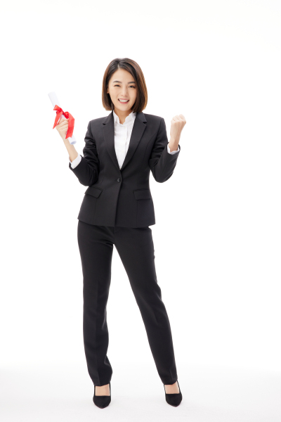 人物系列手上拿着证书笑很开心的职业女性全身照