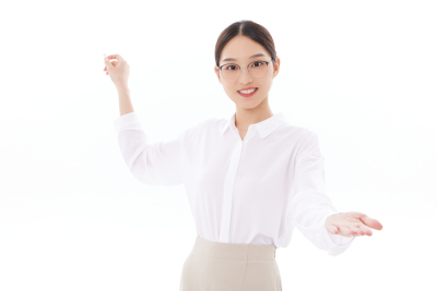 人物系列实景拿着粉笔邀请学生作答的老师