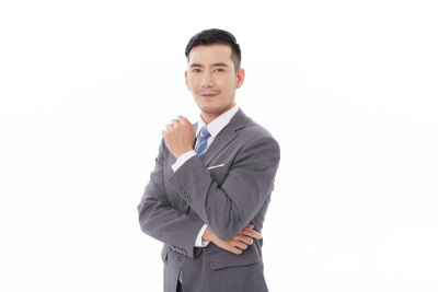 人物系列实景面对笑容做思考姿势的中年男性