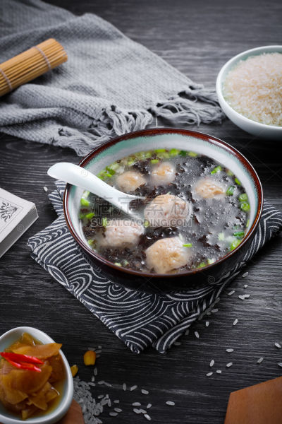美食系列实景中式小吃中餐丸子紫菜汤