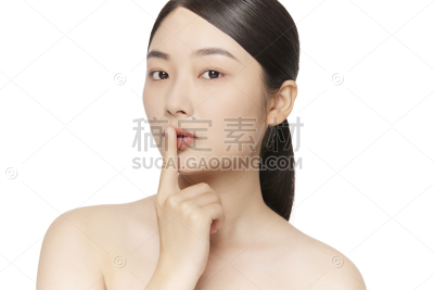 人物系列写实用手放在嘴唇上的女装模特
