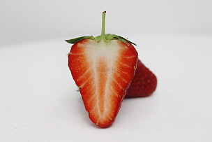 切开的草莓切面图