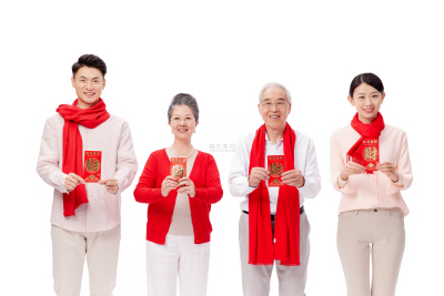 人物系列写实一家人拿着红包迎新年