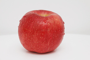 水嫩脆甜红色红富士苹果