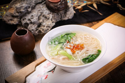 美食系列写实中式家常海鲜面