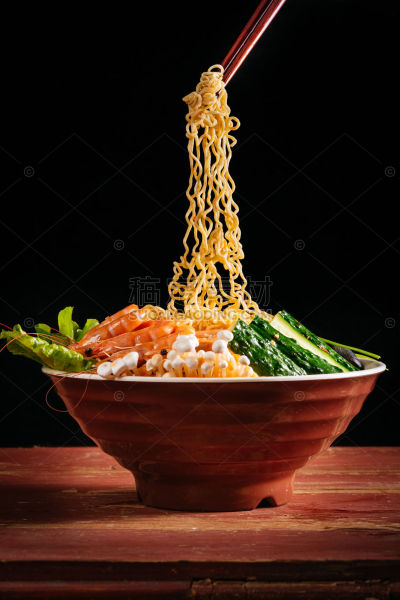 美食系列写实中式家常什锦海鲜面