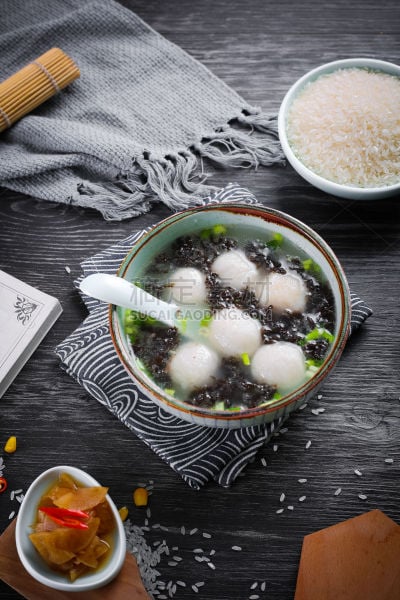美食系列实景中式小吃中餐丸子紫菜汤