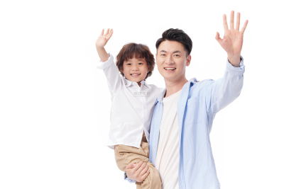 人物系列写实男人单手抱着小孩和小孩一起挥手