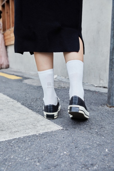 服饰系列写实多种彩色长袜堆堆袜穿搭展示