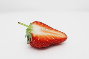 红颜草莓切面特写镜头
