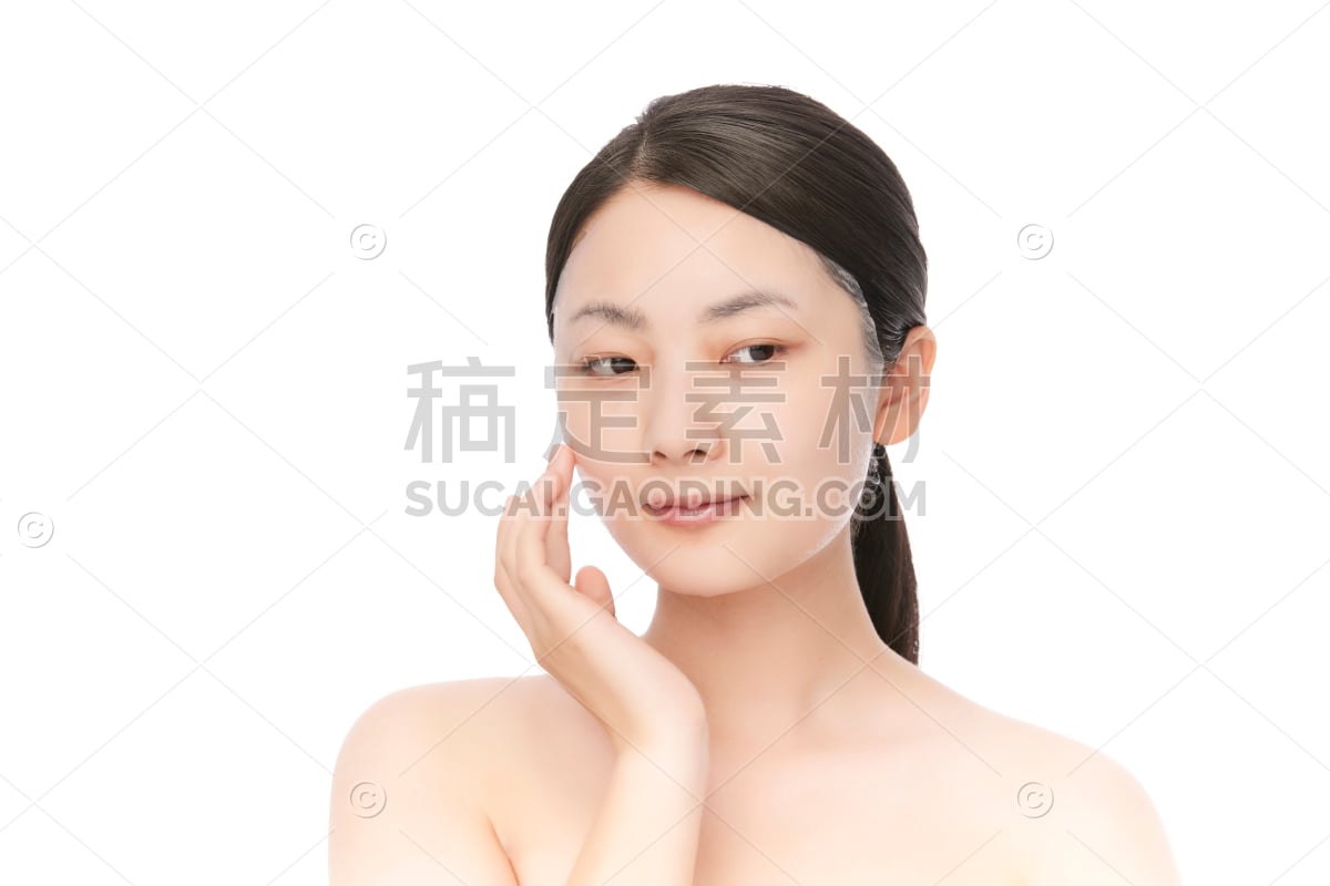 敷面膜的美妆模特