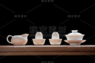茶道放在竹桌上