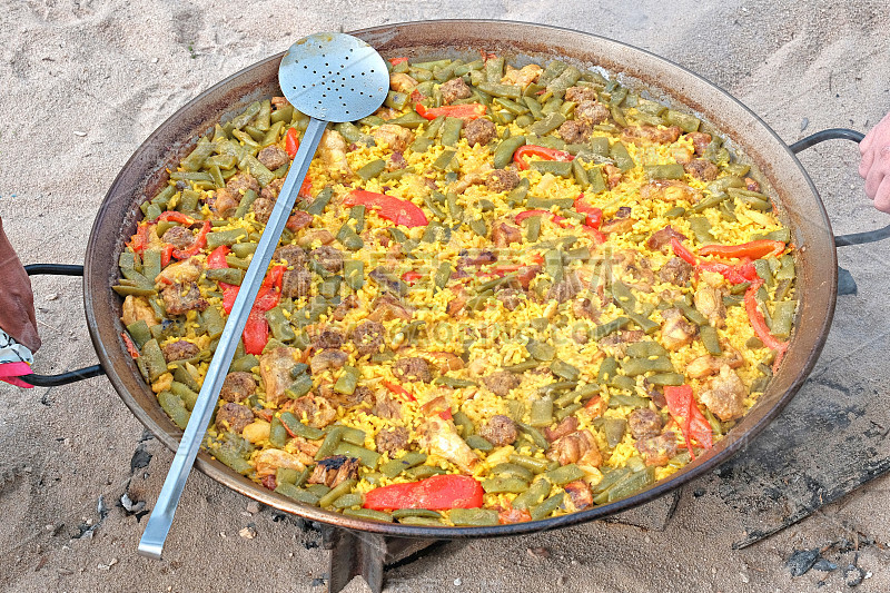 传统的西班牙手工海鲜饭