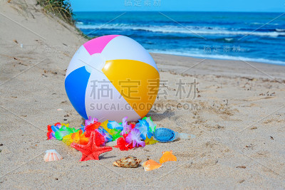 海边的沙滩球